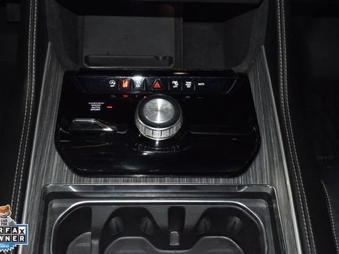 Certified 2024 Jeep Wagoneer Series II w/ Flexible Seating Group AWD/4WD image 28