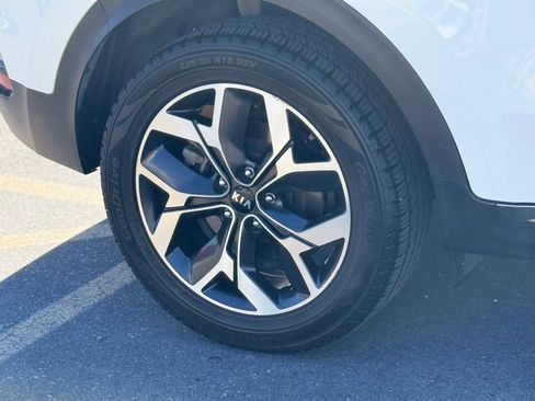 Used 2022 Kia Sportage EX w/ EX Technology Package image 8