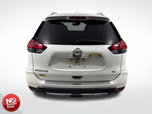Used 2017 Nissan Rogue SL image 5