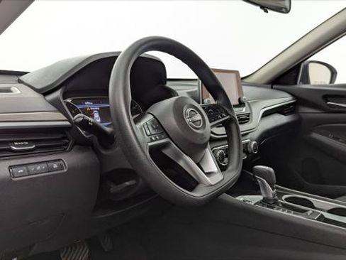 Used 2024 Nissan Altima 2.5 SV FWD image 23