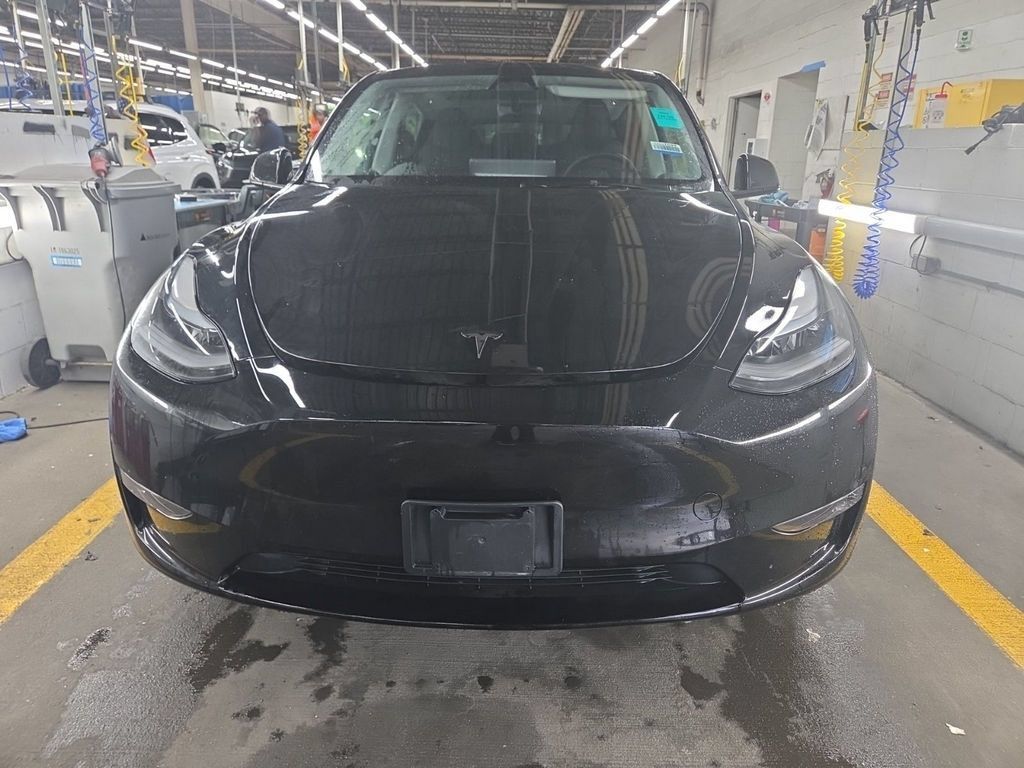 Used 2024 Tesla Model Y Long Range AWD/4WD image 2