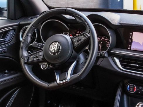 Used 2023 Alfa Romeo Stelvio Ti AWD/4WD image 27