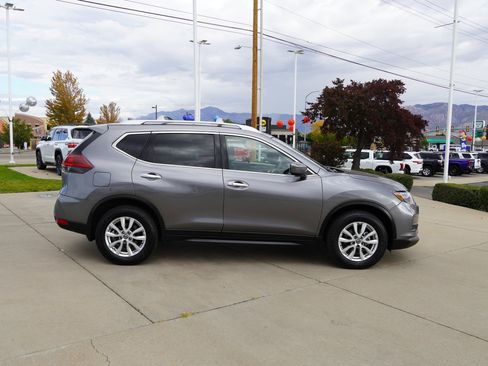 Used 2020 Nissan Rogue SV image 9