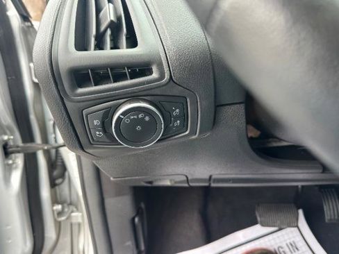 Used 2017 Ford Focus SE image 23