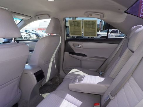Used 2017 Toyota Camry LE FWD image 9