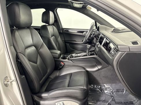 Certified 2023 Porsche Macan S AWD/4WD image 24