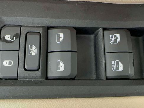 Used 2023 Jeep Grand Cherokee Limited w/ Luxury Tech Group II image 14