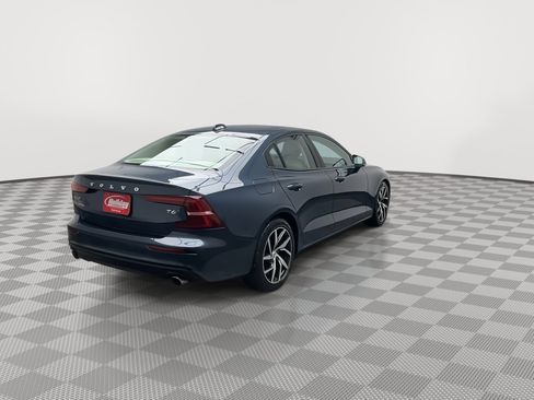 Used 2019 Volvo S60 T6 Momentum w/ Premium Package image 38