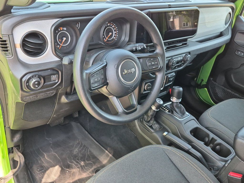Used 2025 Jeep Gladiator Sport AWD/4WD image 10
