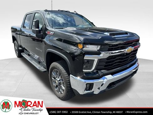 Used 2024 Chevrolet Silverado 2500 LT AWD/4WD image 2