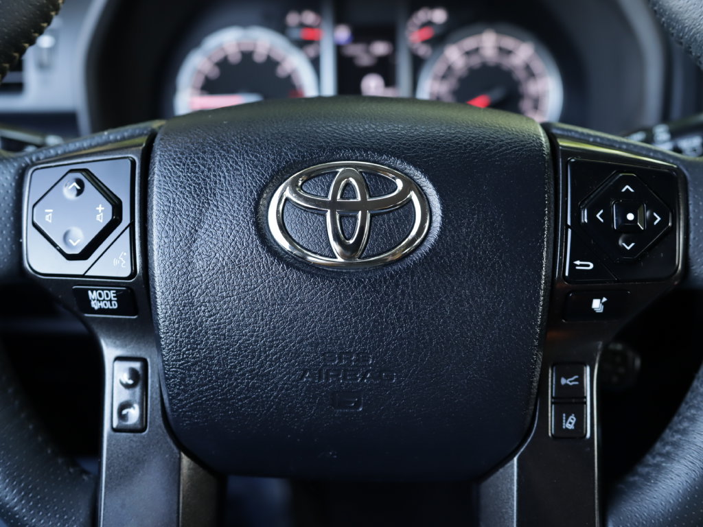 Used 2022 Toyota 4Runner TRD Off-Road Premium w/ TRD Black Wheel Package (TMS) AWD/4WD image 11