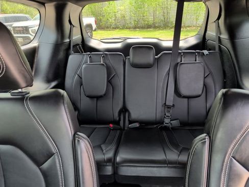 Used 2025 Chrysler Pacifica Select FWD image 33