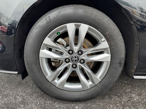 Used 2023 Toyota Sienna Limited image 15