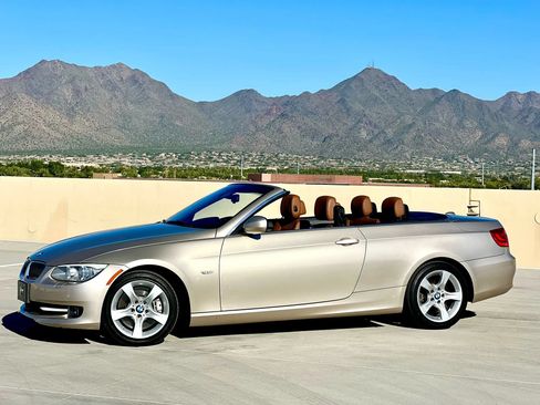 Used 2013 BMW 335i Convertible RWD image 5