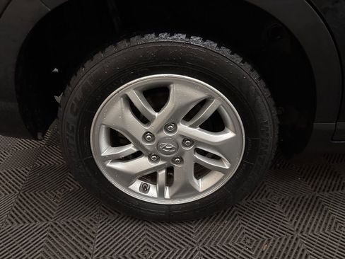 Used 2020 Hyundai Venue SEL image 24