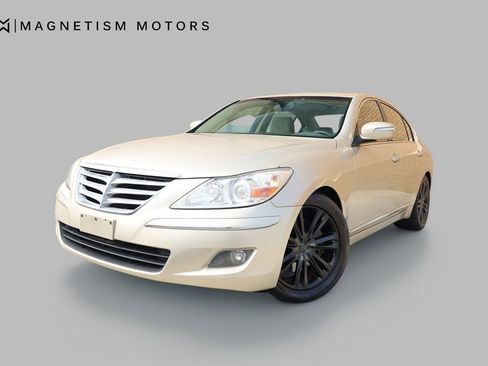 Used 2010 Hyundai Genesis 4.6 image 3