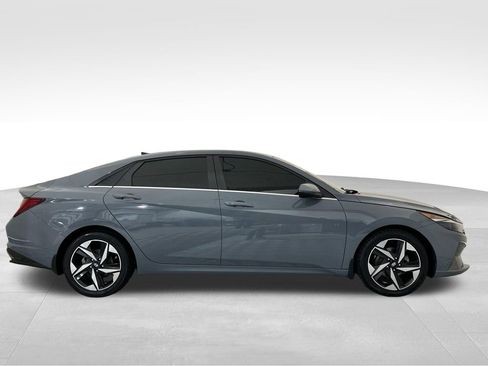 Used 2022 Hyundai Elantra SEL w/ Convenience + Premium Package FWD image 7