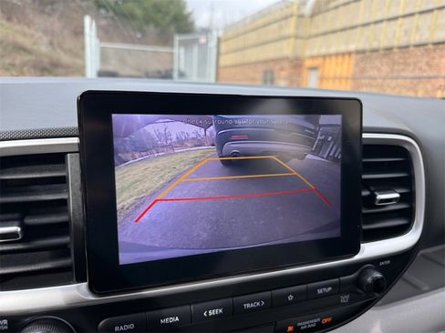 Used 2022 Hyundai Venue SEL image 18