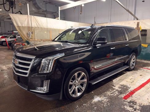 Used 2016 Cadillac Escalade ESV Premium image 7