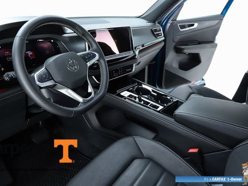 Used 2025 Volkswagen Atlas Cross Sport SEL AWD/4WD image 19