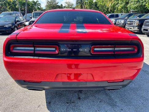 Used 2016 Dodge Challenger SXT image 7