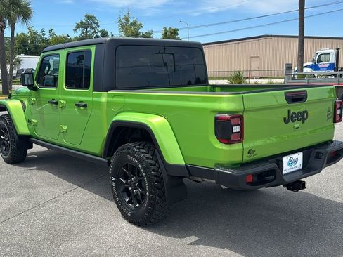 Used 2025 Jeep Gladiator Sport AWD/4WD image 3
