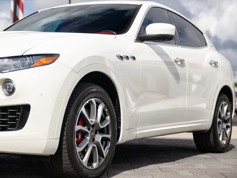 Used 2020 Maserati Levante S AWD/4WD image 7