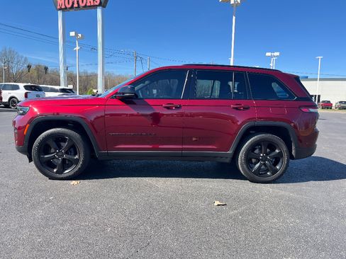 Used 2023 Jeep Grand Cherokee Altitude image 5