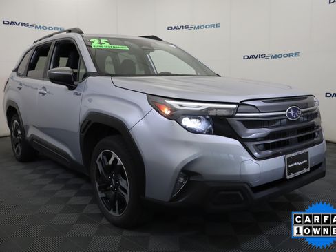 Used 2025 Subaru Forester Premium AWD/4WD image 3