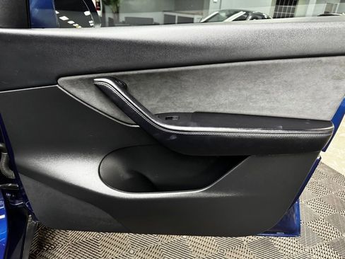 Used 2022 Tesla Model Y Long Range image 55