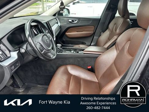 Used 2020 Volvo XC60 T6 Momentum AWD/4WD image 11