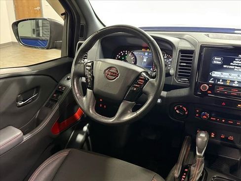 Used 2022 Nissan Frontier PRO-4X image 11