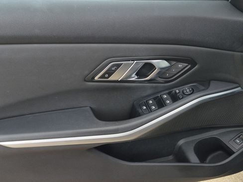 Used 2019 BMW 330i Sedan w/ M Sport Package RWD image 15
