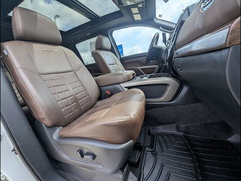 Used 2021 Nissan Titan Platinum Reserve w/ Moonroof Package AWD/4WD image 21