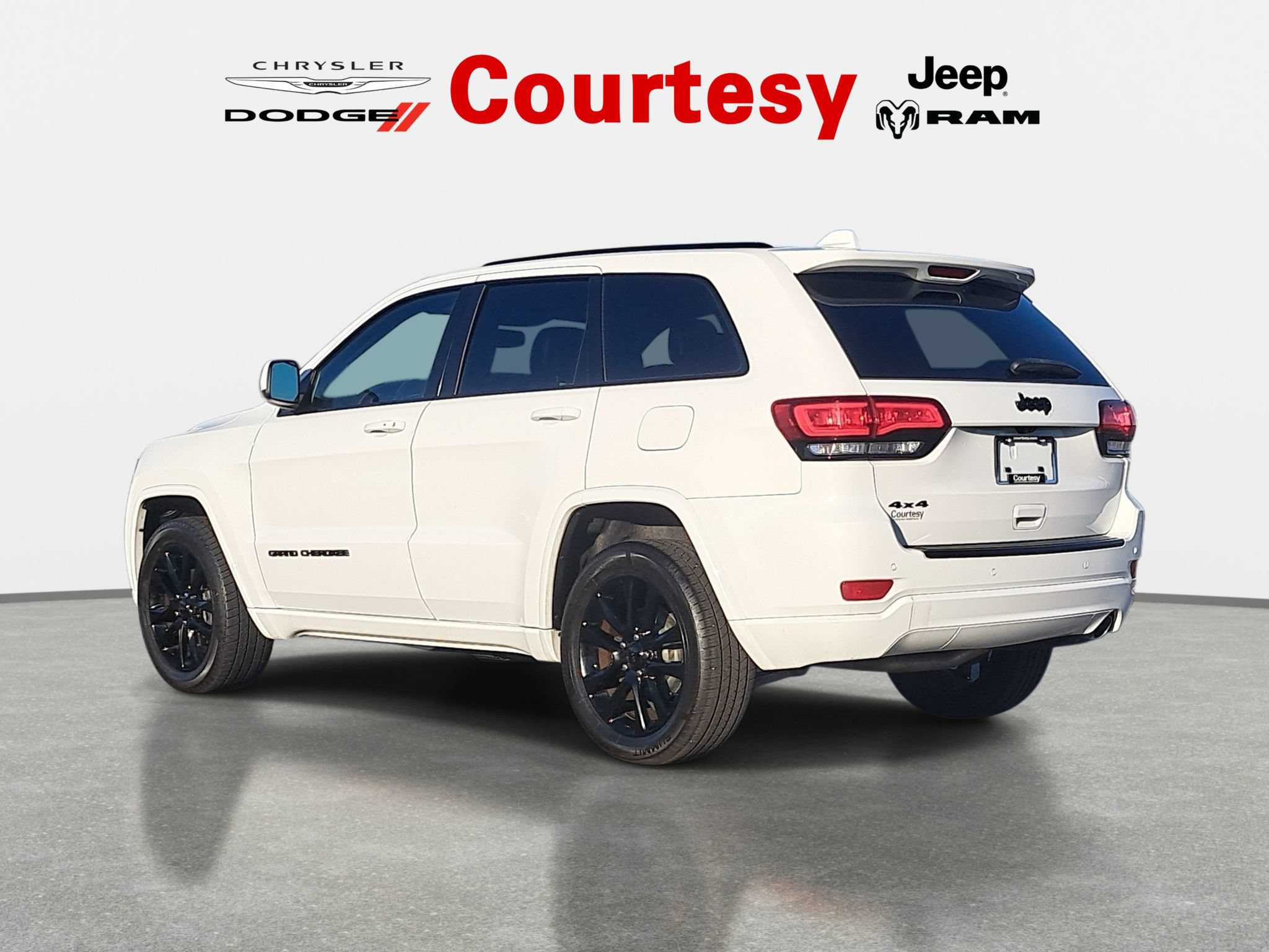Used 2020 Jeep Grand Cherokee Altitude AWD/4WD image 6