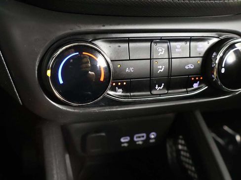 Used 2022 Chevrolet TrailBlazer LT w/ Confidence II Package FWD image 44