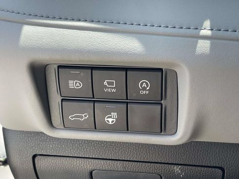 Used 2024 Toyota Highlander Platinum FWD image 19