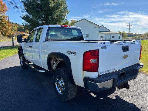 Used 2011 Chevrolet Silverado 2500 W/T w/ Snow Plow Prep Package image 9