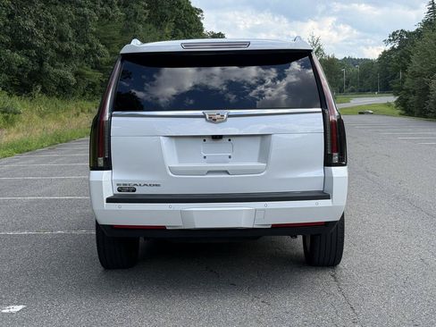 Used 2019 Cadillac Escalade Platinum AWD/4WD image 4