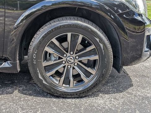 Used 2020 Nissan Armada Platinum w/ Captain's Chairs Package RWD image 11