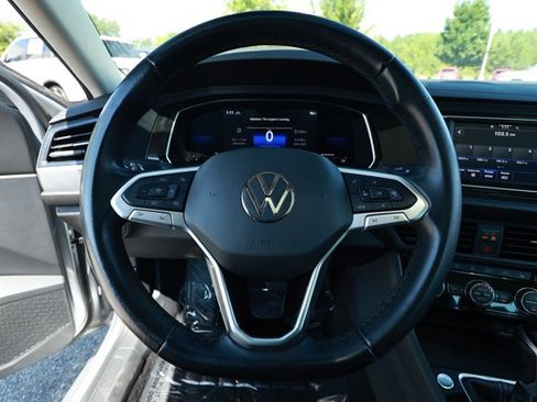 Used 2022 Volkswagen Jetta SE FWD image 11