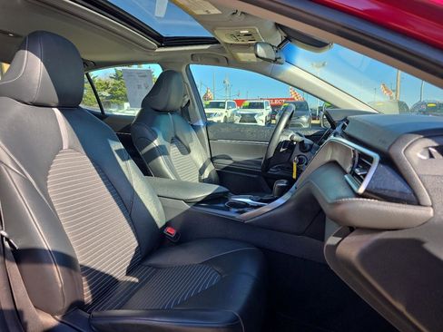 Used 2018 Toyota Camry SE w/ Moonroof Package image 21