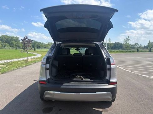 Used 2020 Jeep Cherokee Limited FWD image 10