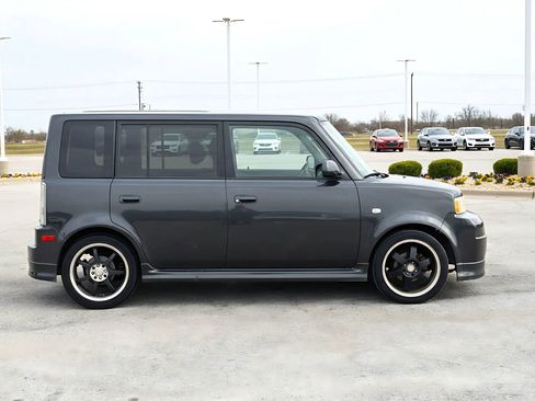 Used 2006 Scion xB Hatchback 4D image 6