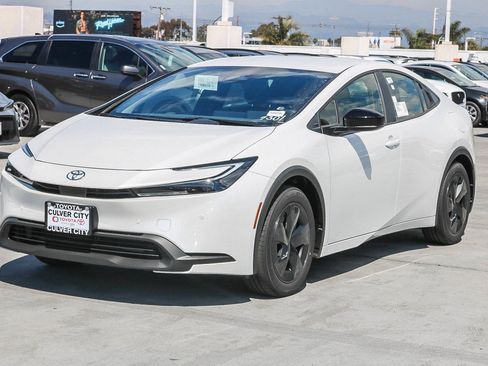 New 2026 Toyota Prius LE FWD image 3