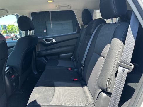 Used 2018 Nissan Pathfinder SV FWD image 10