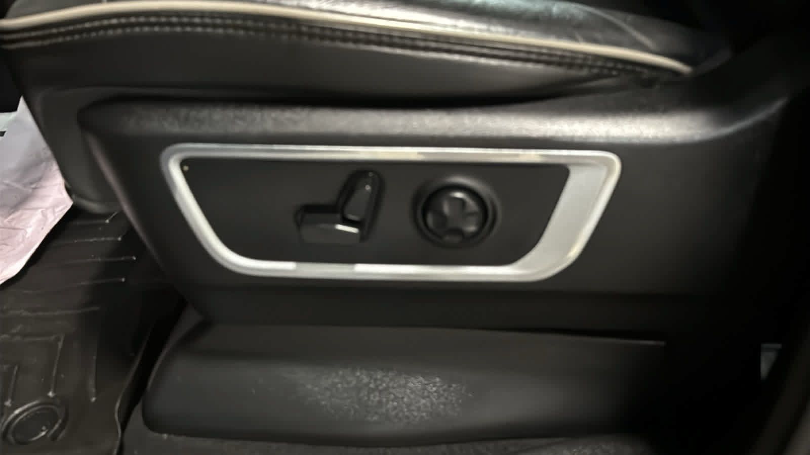 Used 2019 RAM 1500 Laramie AWD/4WD image 21