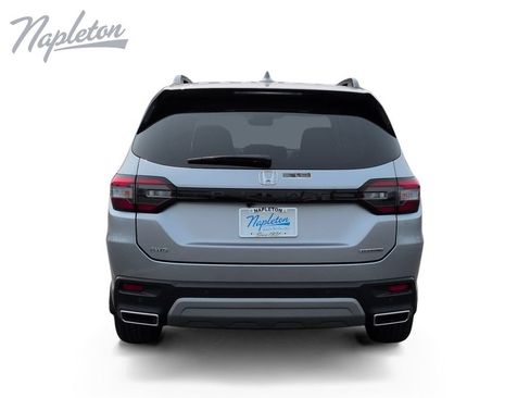 Used 2024 Honda Pilot Touring image 4