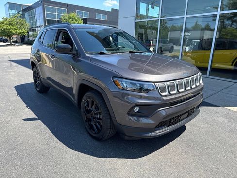 Used 2022 Jeep Compass Latitude AWD/4WD image 11