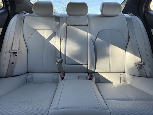 Used 2025 Genesis G70 2.5T image 41